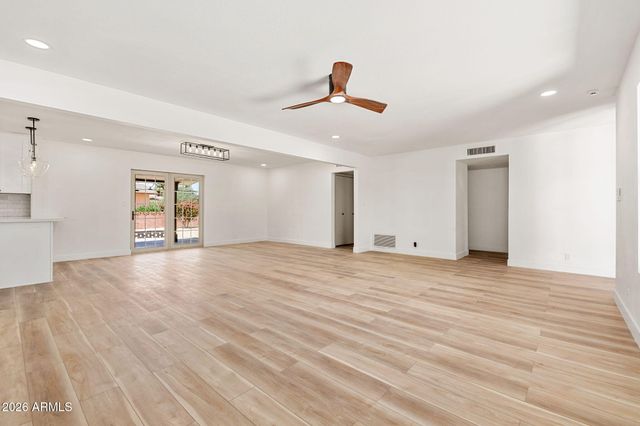 6060 E DALLAS Street, Mesa, AZ 85205