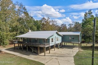 132 Holly Lane, Lucedale, MS 39452