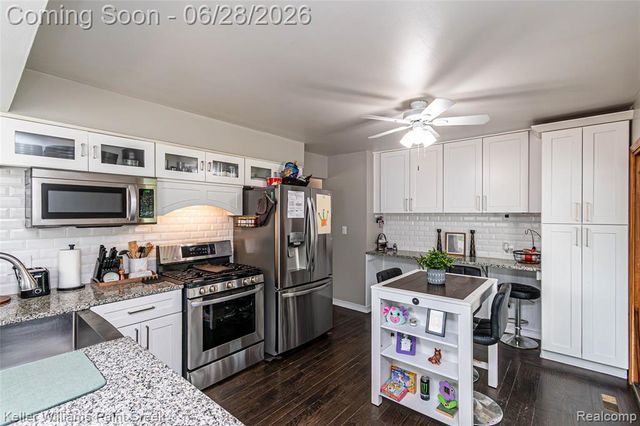 9075 Headley Drive, Sterling Heights, MI 48314
