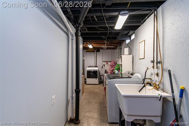 9075 Headley Drive, Sterling Heights, MI 48314