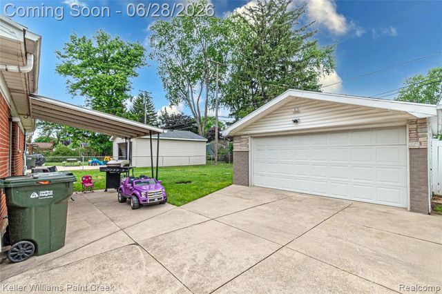 9075 Headley Drive, Sterling Heights, MI 48314