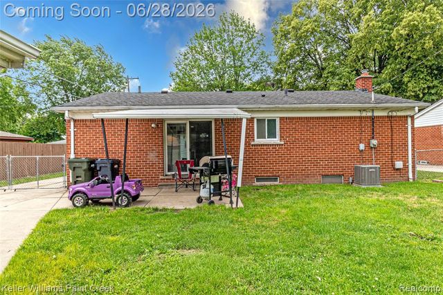 9075 Headley Drive, Sterling Heights, MI 48314