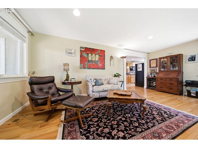17902 BELMORE Ave, Lake Oswego, OR 97035