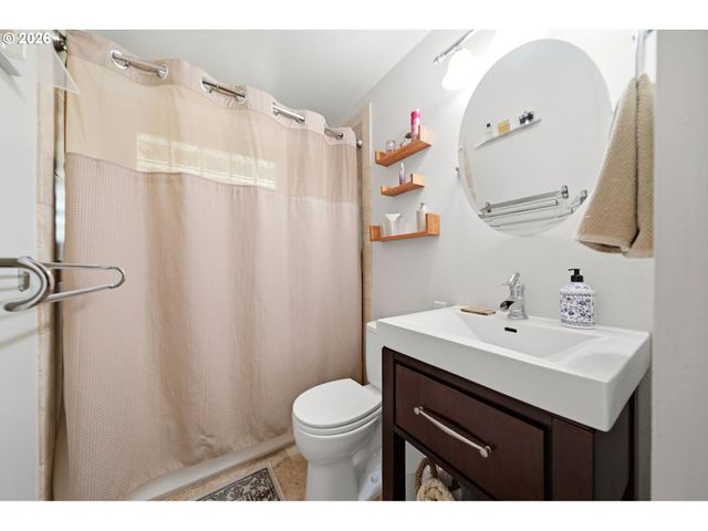 17902 BELMORE Ave, Lake Oswego, OR 97035
