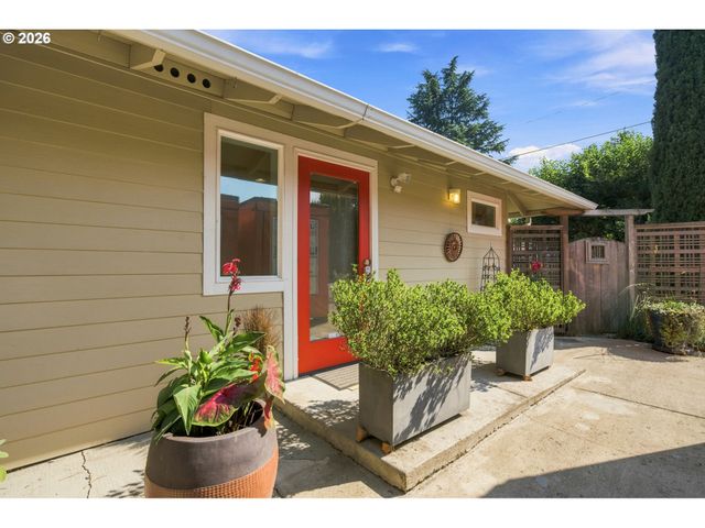 17902 BELMORE Ave, Lake Oswego, OR 97035