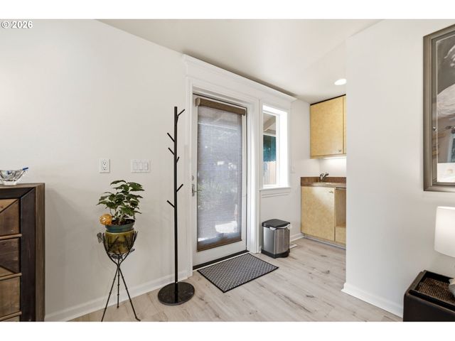 17902 BELMORE Ave, Lake Oswego, OR 97035