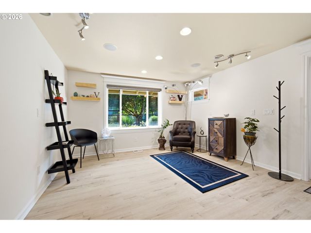 17902 BELMORE Ave, Lake Oswego, OR 97035
