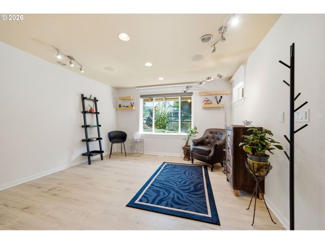17902 BELMORE Ave, Lake Oswego, OR 97035