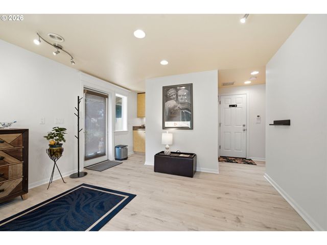 17902 BELMORE Ave, Lake Oswego, OR 97035