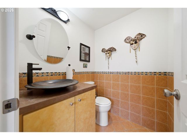 17902 BELMORE Ave, Lake Oswego, OR 97035