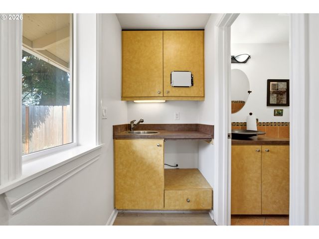 17902 BELMORE Ave, Lake Oswego, OR 97035