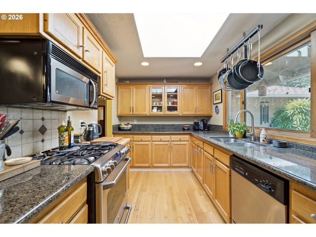 17902 BELMORE Ave, Lake Oswego, OR 97035