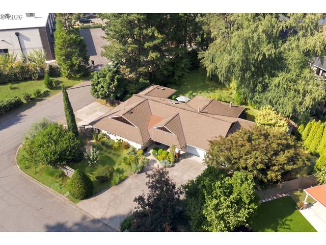 17902 BELMORE Ave, Lake Oswego, OR 97035
