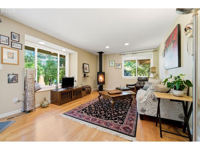 17902 BELMORE Ave, Lake Oswego, OR 97035