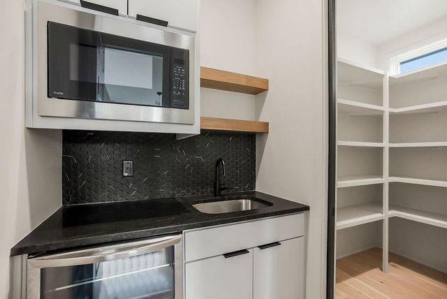 15665 W 165th Street, Olathe, KS 66062