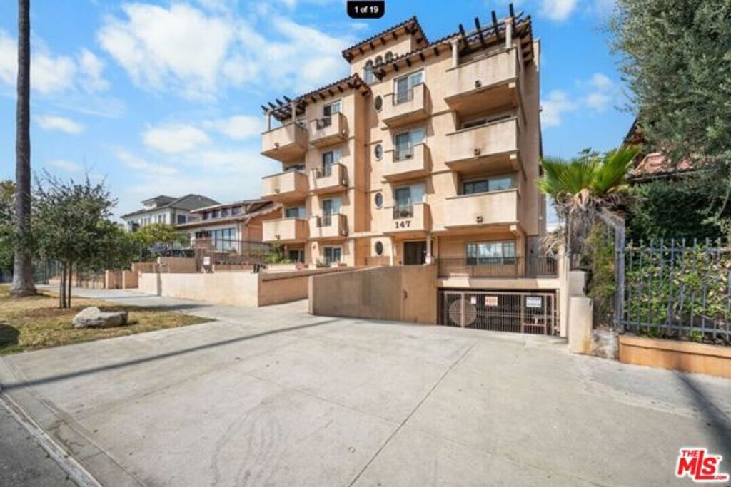 147 N Berendo Street 203, Los Angeles, CA 90004