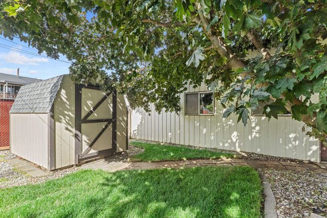 412 E Cozza Dr, Spokane, WA 99208
