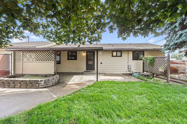 412 E Cozza Dr, Spokane, WA 99208