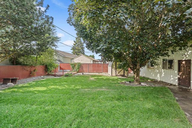 412 E Cozza Dr, Spokane, WA 99208