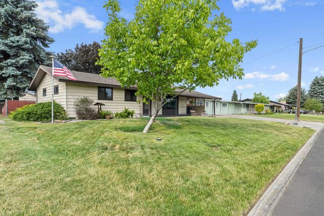 412 E Cozza Dr, Spokane, WA 99208