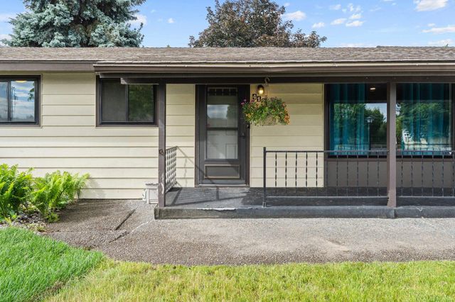412 E Cozza Dr, Spokane, WA 99208