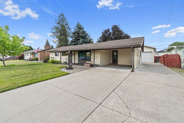 412 E Cozza Dr, Spokane, WA 99208