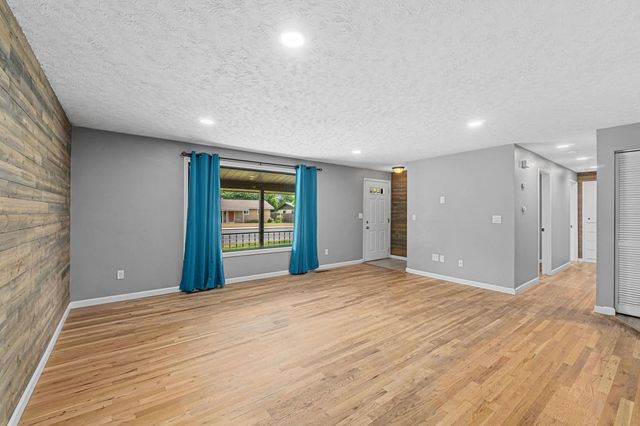 412 E Cozza Dr, Spokane, WA 99208