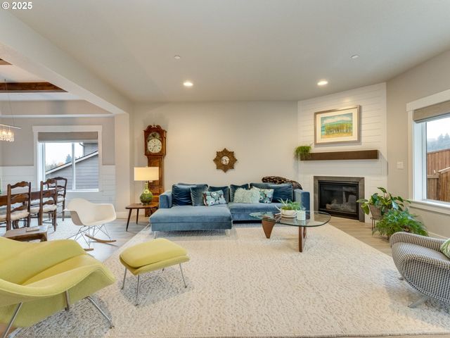 2877 Nw MT ASHLAND Ln, Mc Minnville, OR 97128