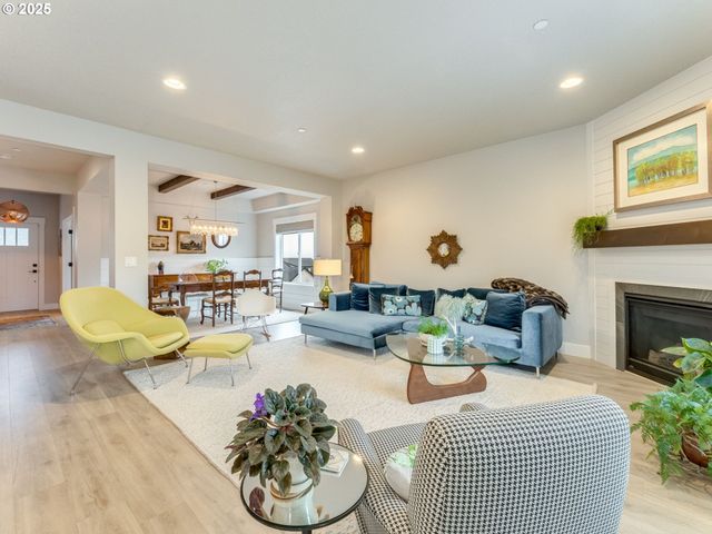 2877 Nw MT ASHLAND Ln, Mc Minnville, OR 97128