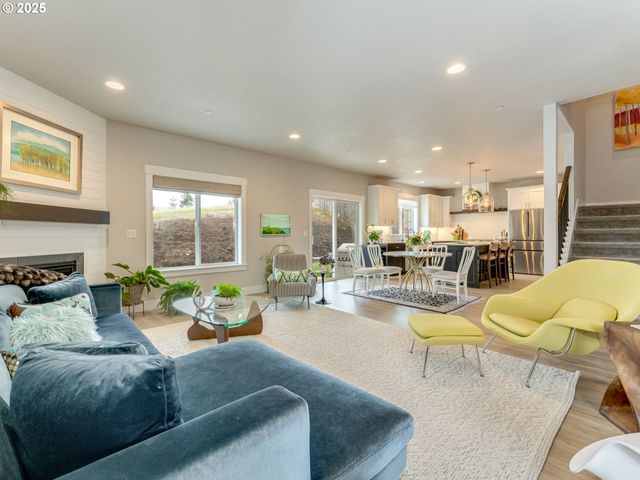 2877 Nw MT ASHLAND Ln, Mc Minnville, OR 97128