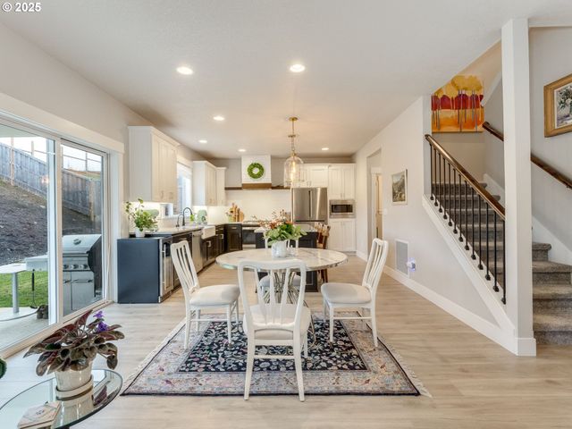 2877 Nw MT ASHLAND Ln, Mc Minnville, OR 97128