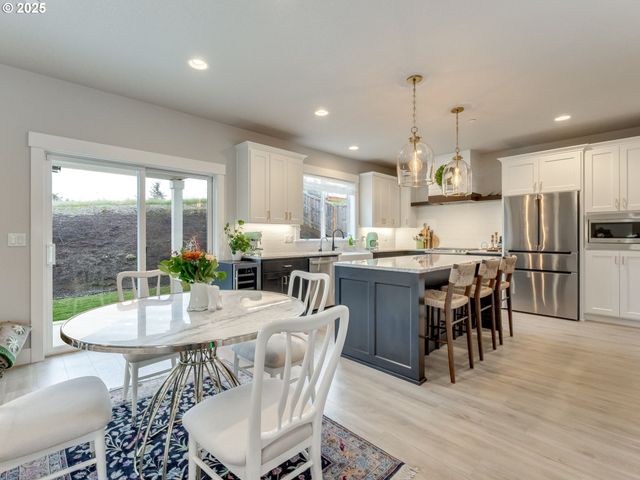 2877 Nw MT ASHLAND Ln, Mc Minnville, OR 97128