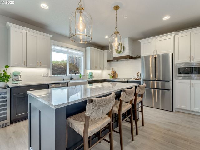 2877 Nw MT ASHLAND Ln, Mc Minnville, OR 97128