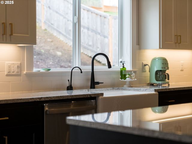 2877 Nw MT ASHLAND Ln, Mc Minnville, OR 97128