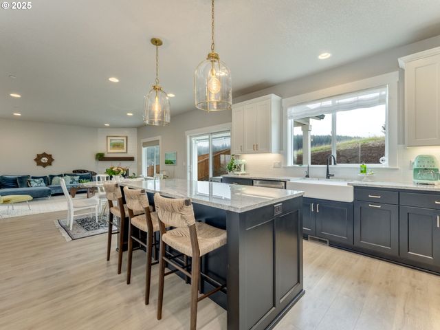 2877 Nw MT ASHLAND Ln, Mc Minnville, OR 97128