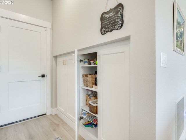 2877 Nw MT ASHLAND Ln, Mc Minnville, OR 97128