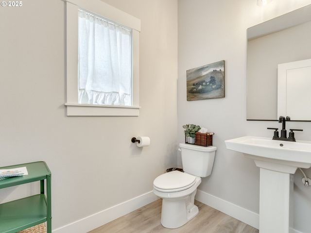 2877 Nw MT ASHLAND Ln, Mc Minnville, OR 97128