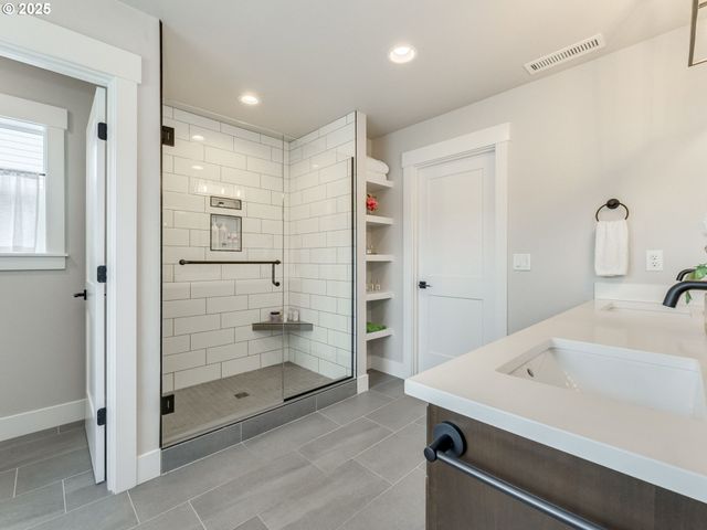 2877 Nw MT ASHLAND Ln, Mc Minnville, OR 97128