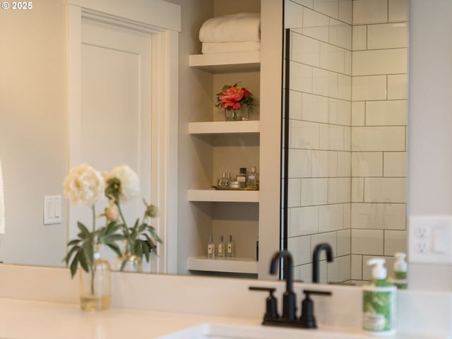 2877 Nw MT ASHLAND Ln, Mc Minnville, OR 97128