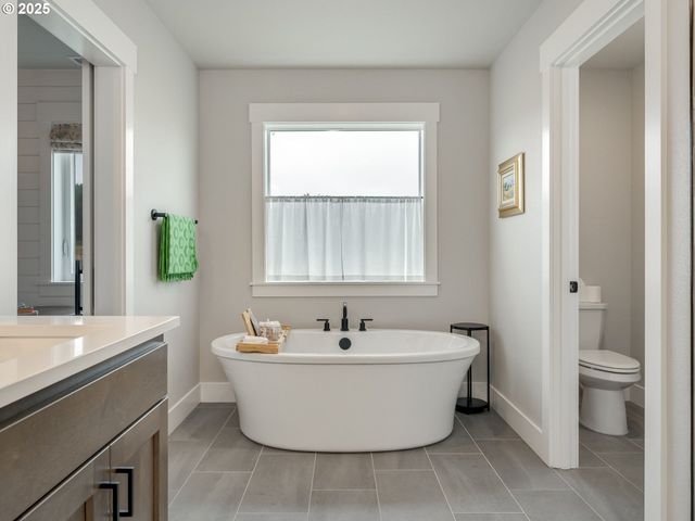 2877 Nw MT ASHLAND Ln, Mc Minnville, OR 97128