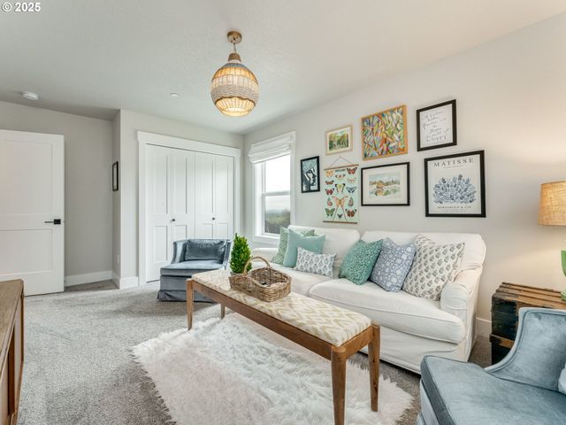 2877 Nw MT ASHLAND Ln, Mc Minnville, OR 97128