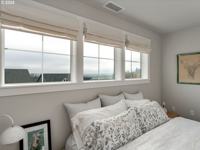 2877 Nw MT ASHLAND Ln, Mc Minnville, OR 97128