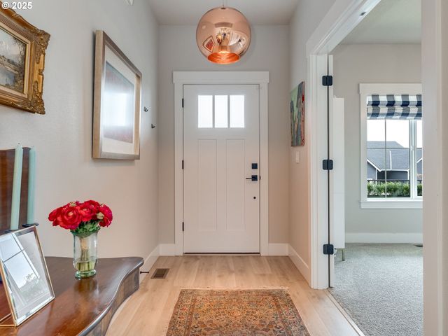 2877 Nw MT ASHLAND Ln, Mc Minnville, OR 97128