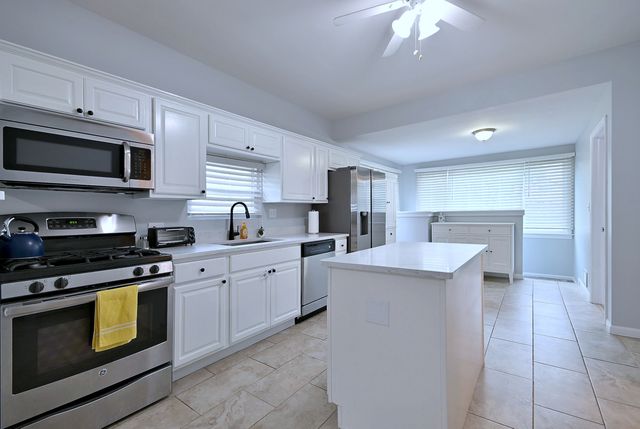 947 Hannah Avenue, Forest Park, IL 60130