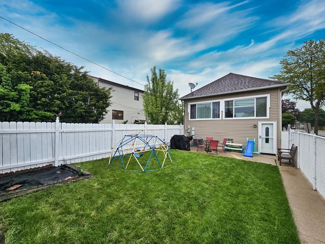 947 Hannah Avenue, Forest Park, IL 60130