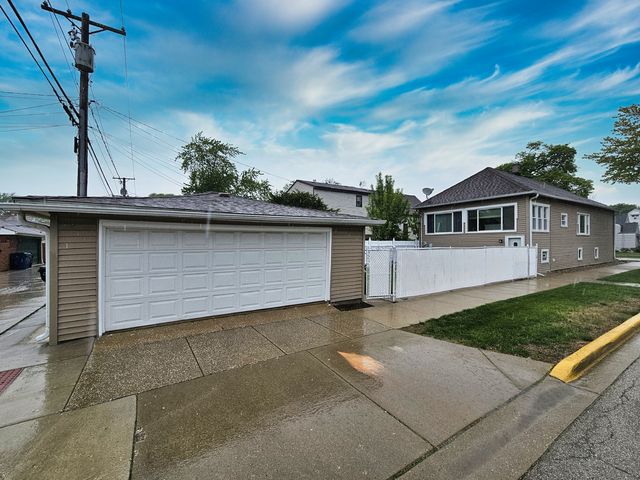 947 Hannah Avenue, Forest Park, IL 60130