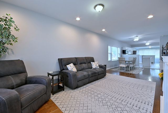 947 Hannah Avenue, Forest Park, IL 60130