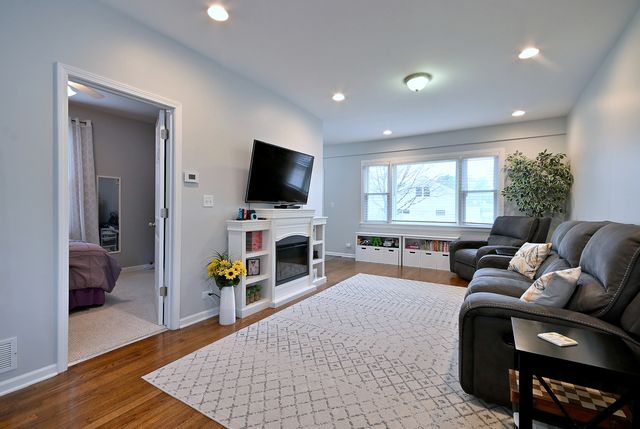947 Hannah Avenue, Forest Park, IL 60130