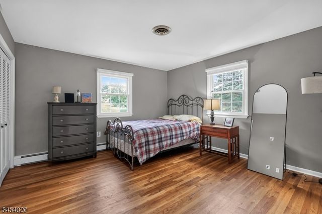 17 Wayside Ln, Clinton Twp., NJ 08833