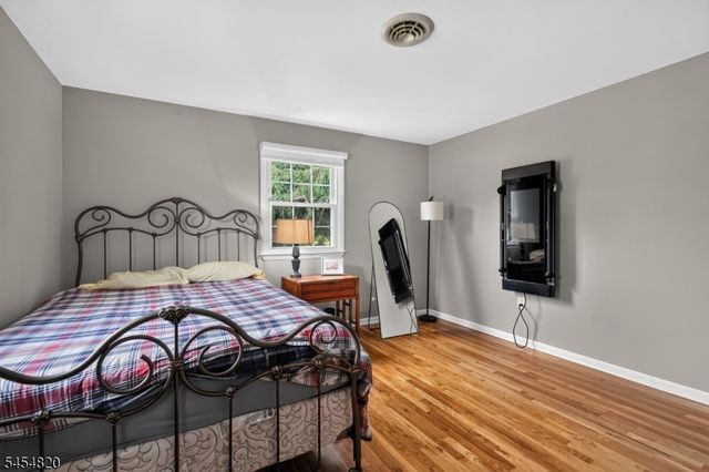 17 Wayside Ln, Clinton Twp., NJ 08833